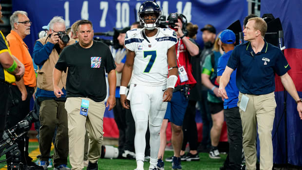 Seahawks quarterback Geno Smith (7) leaves the game in the first half at MetLife Stadium vs. Giants.